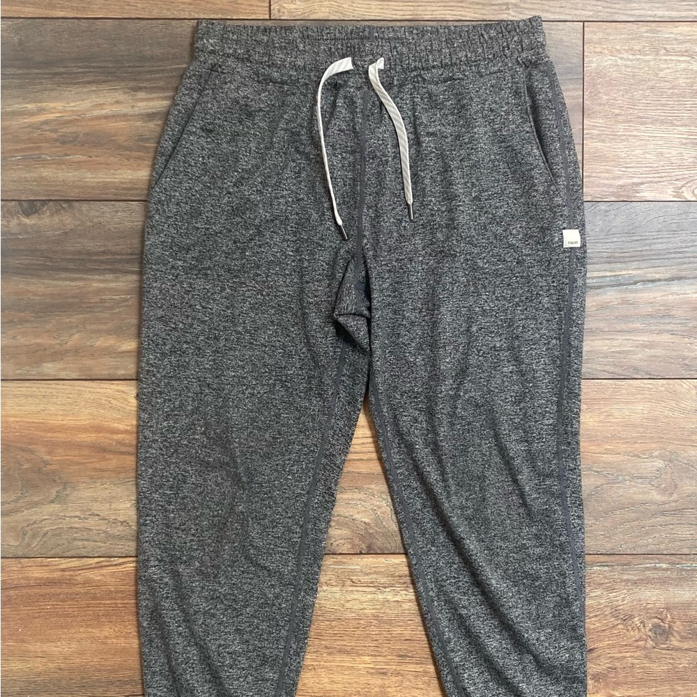 Women’s Vuori Performance Joggers in Heather Gray